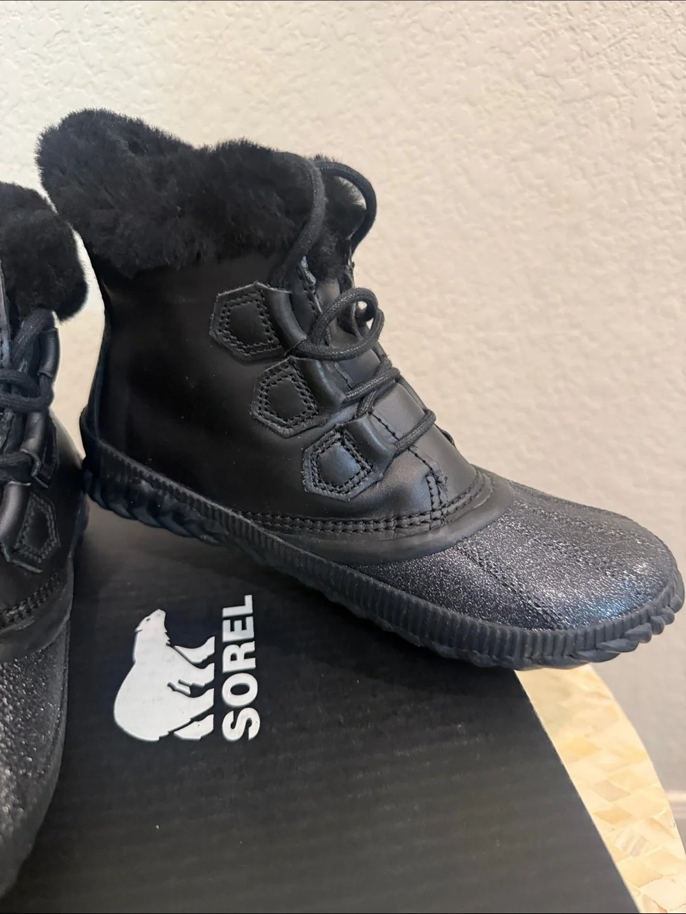 Sorel Black womens Out N About Plus Lux Boot size 7.5